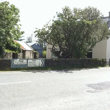 Comfy In A Beautiful Part Of Town Dingle