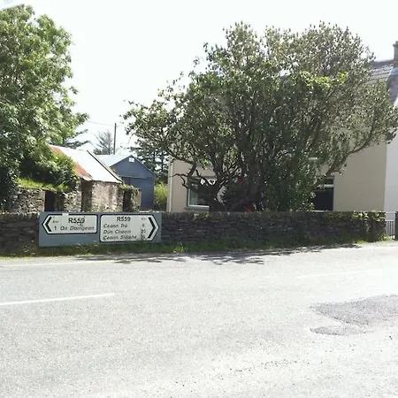 Comfy In A Beautiful Part Of Town Dingle