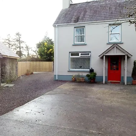 Comfy In A Beautiful Part Of Town Dingle